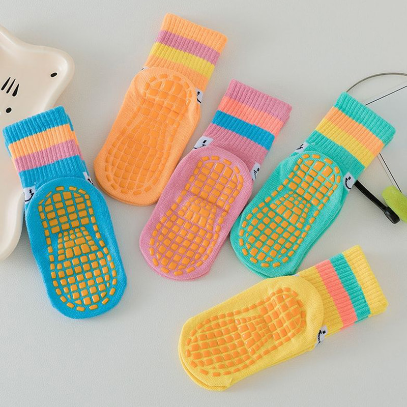 Non Slip ponožky Výrobci velkoobchodní ponožky Mid Tube Trampoline, ponožky dětského hřiště s vysokým vrcholem raného vzdělávání Non Slip ponožky Výrobci velkoobchodní ponožky Mid Tube Trampoline, ponožky dětského hřiště s vysokým vrcholem raného vzdělávání